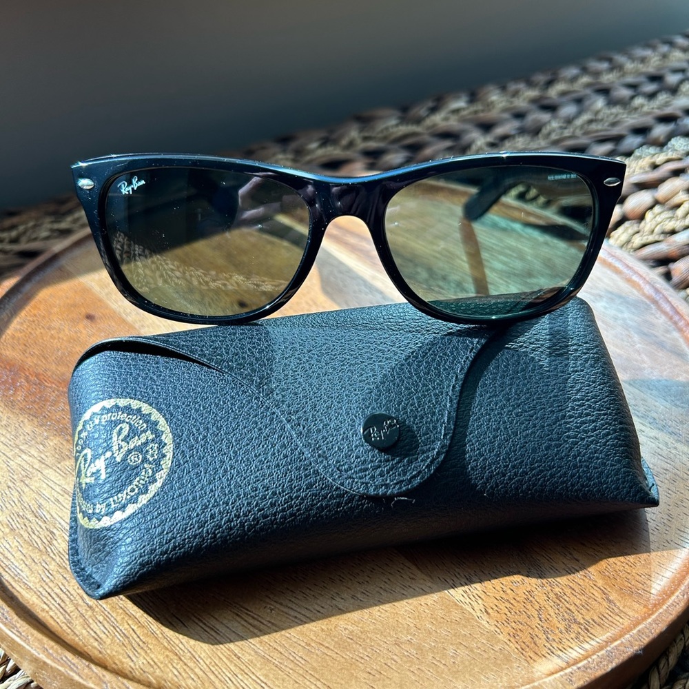 Ray-Ban “New Wayfarer” - Case included
